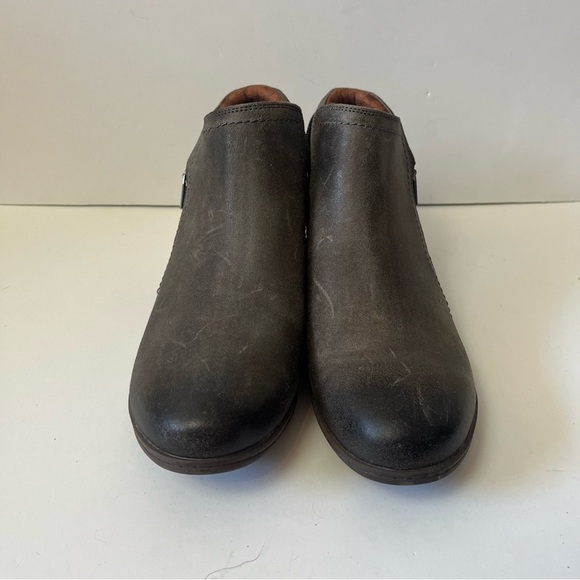 Cobb Hill Crosbie 7.5 Dusty Olive Bootie - Picture 2 of 11